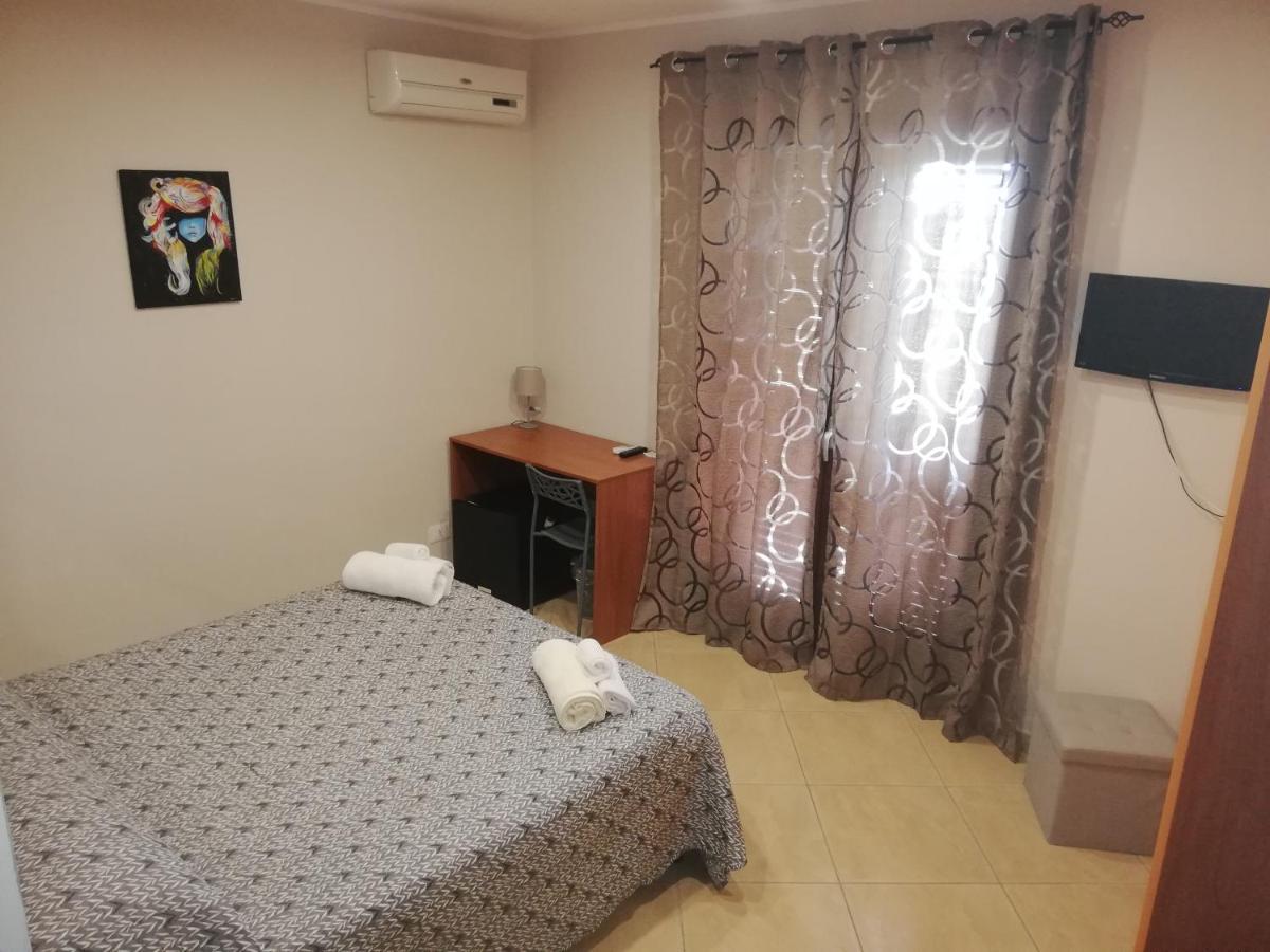 サンタ・ヴェネリーナ Anthea Dell' Etna Bed & Breakfast エクステリア 写真