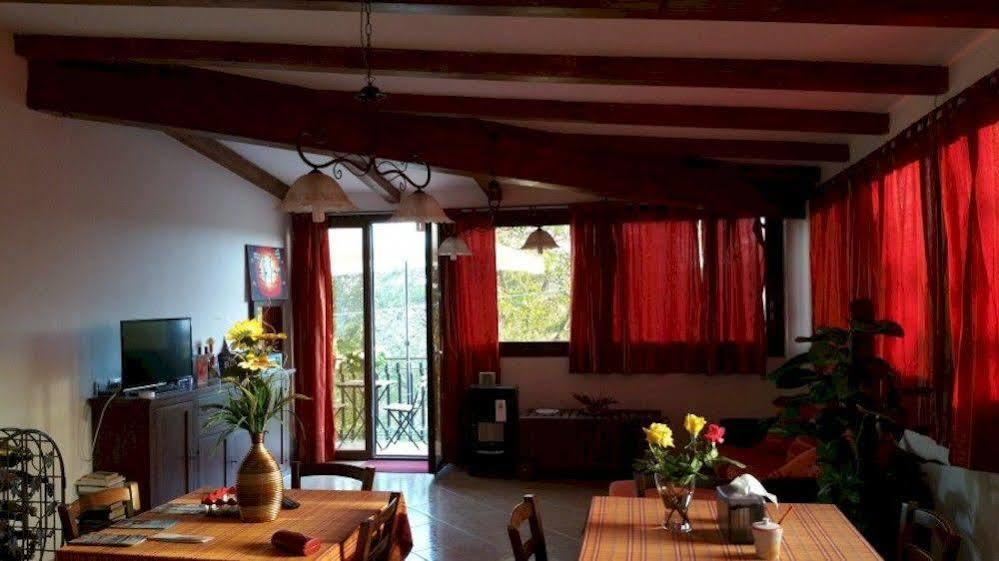 サンタ・ヴェネリーナ Anthea Dell' Etna Bed & Breakfast エクステリア 写真